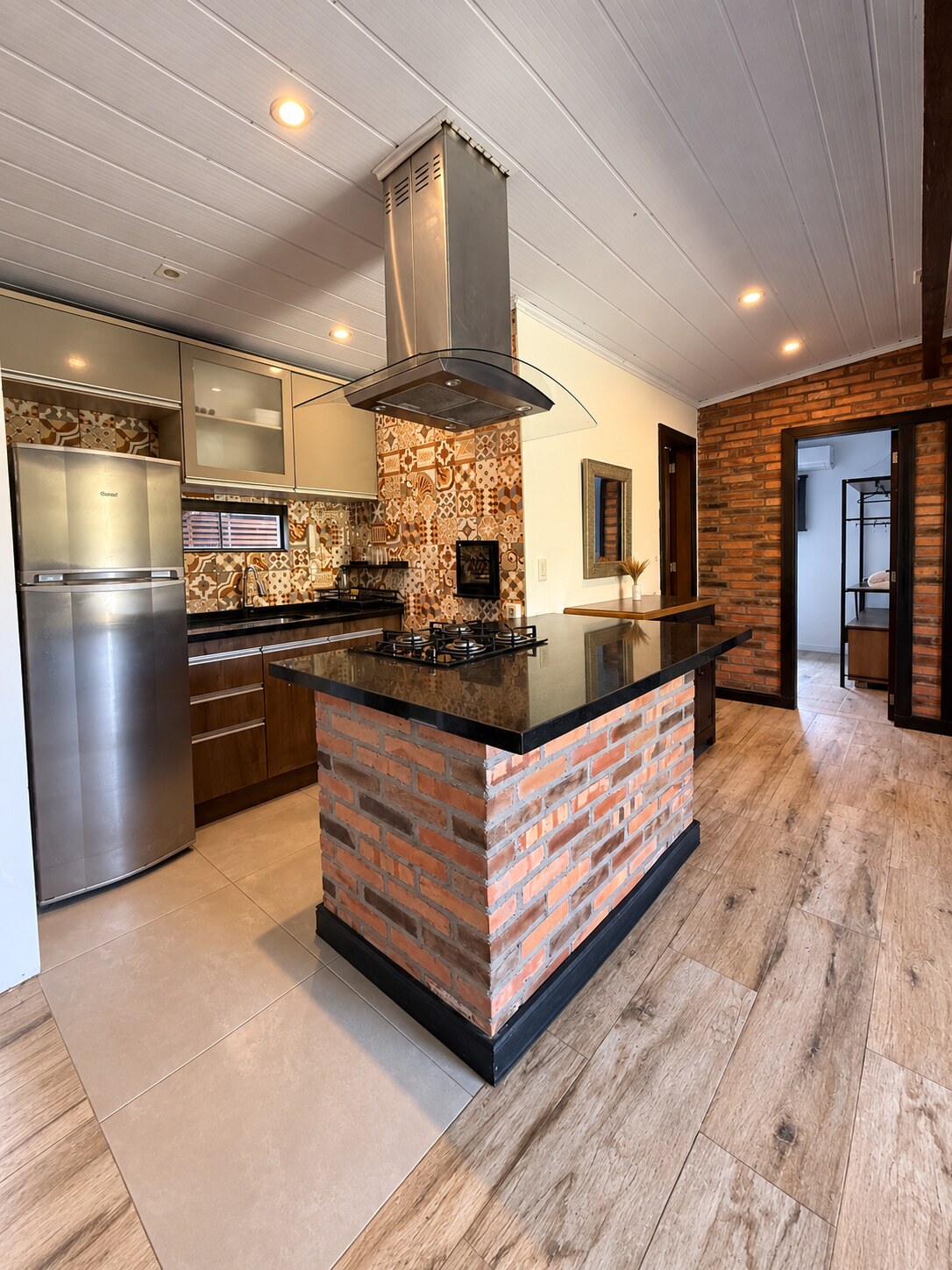 Cozinha completa de uma das cabanas